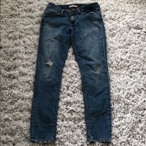Levi’s skinny 711 blue jeans in waist 28